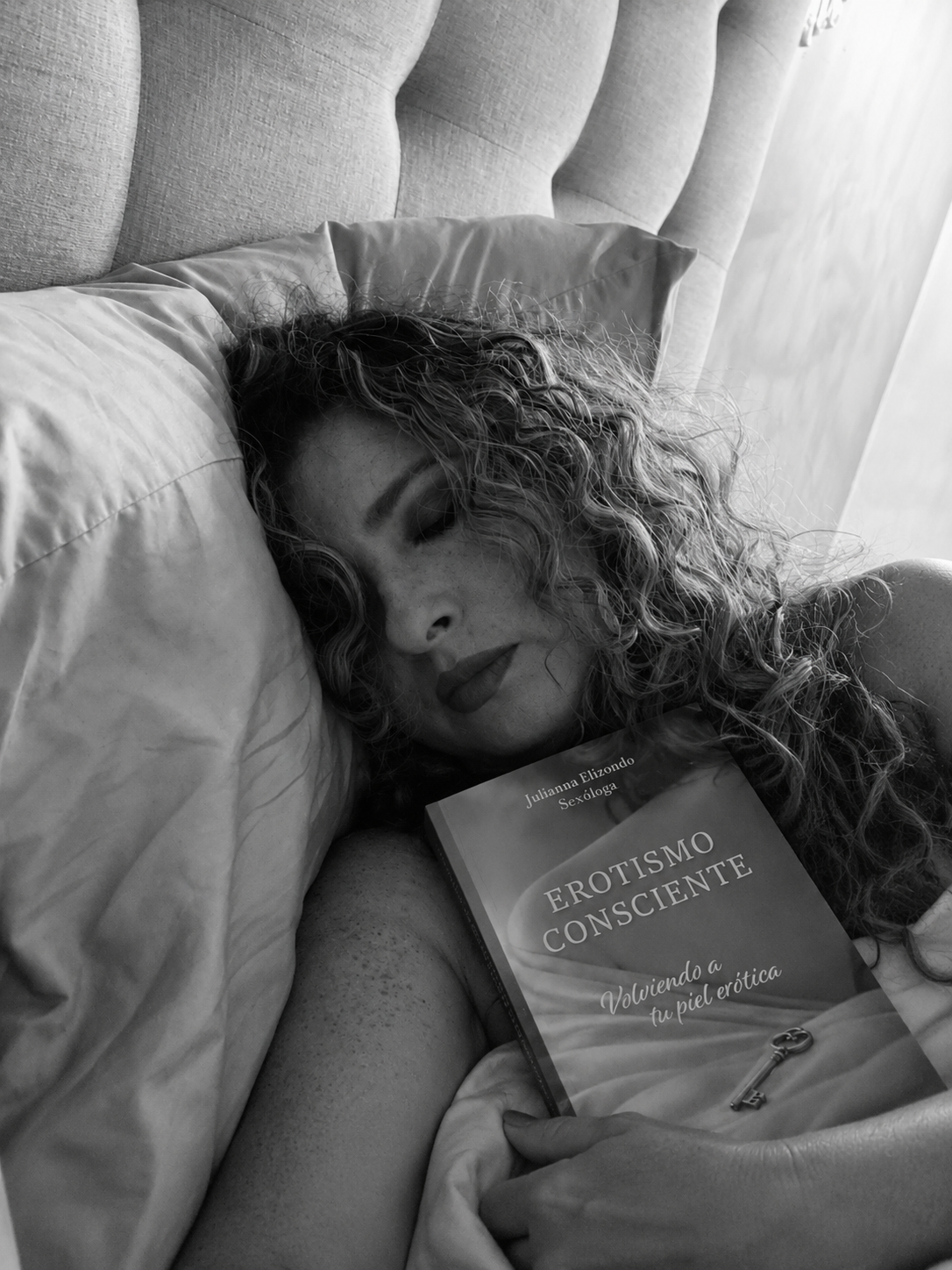 Portada del libro Erotismo Consciente de Julianna Elizondo, sexóloga y psicóloga